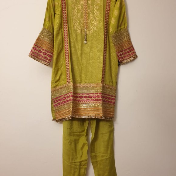 Girls' Mehnd Green Silk 3-Pieces Party Dress - Picture 4 of 8